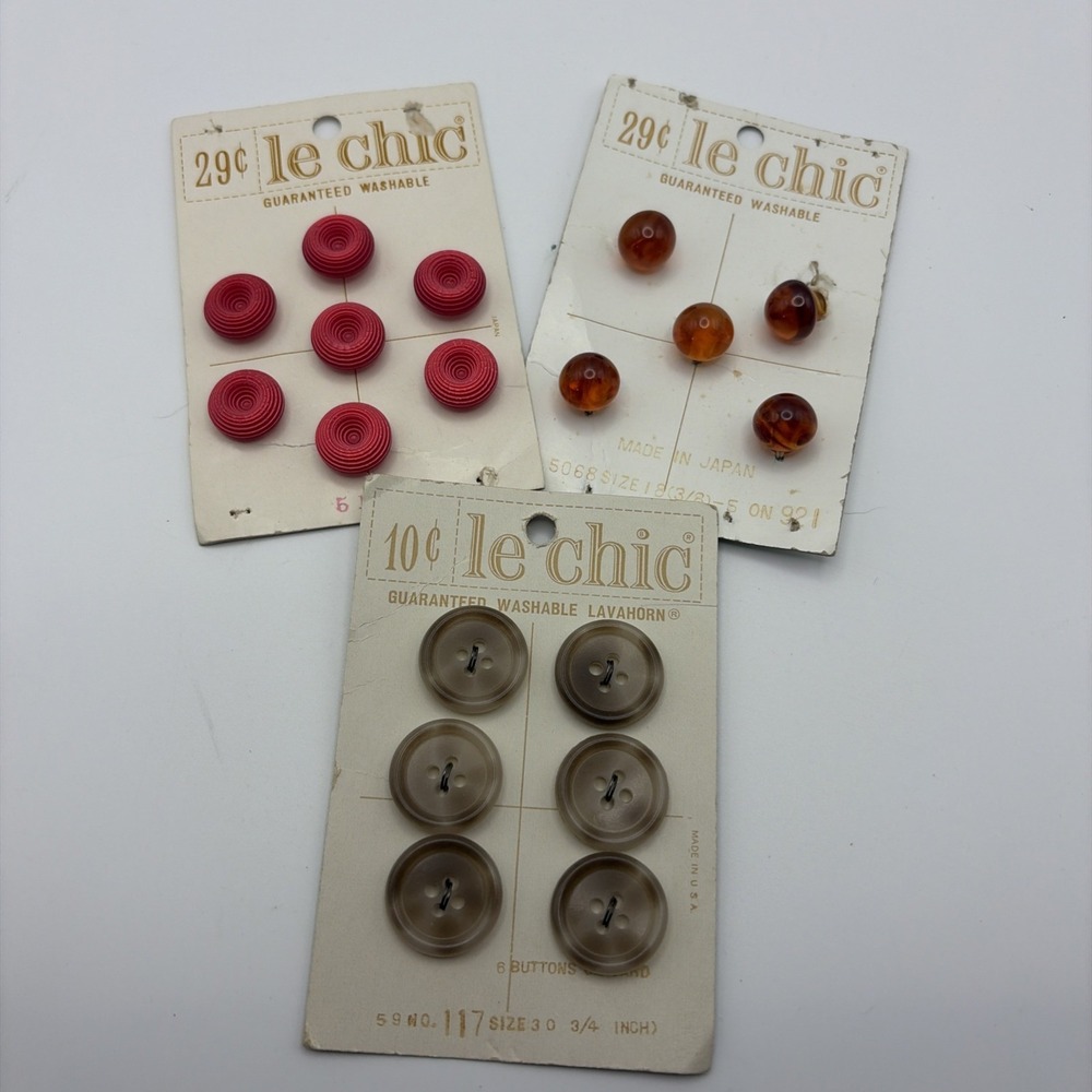 Lot Sets Vintage Le Chic Red, Amber, and Grey on Button Cards